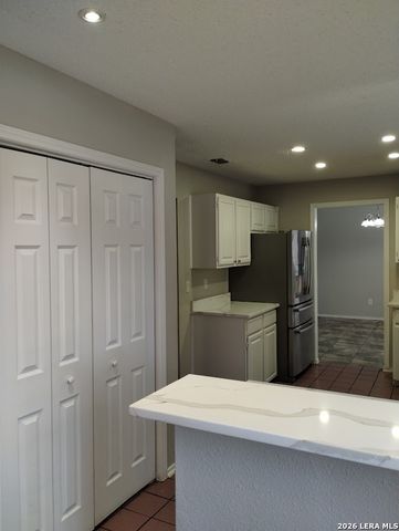 10158 Sandyglen, San Antonio, TX 78240