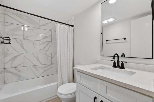 545 Oaks Lane 409, Pompano Beach, FL 33069