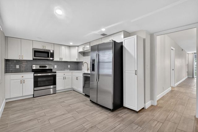 545 Oaks Lane 409, Pompano Beach, FL 33069