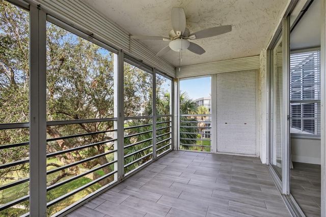 545 Oaks Lane 409, Pompano Beach, FL 33069