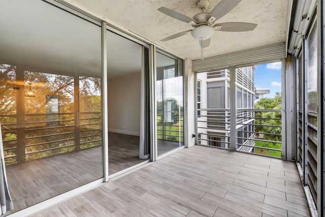 545 Oaks Lane 409, Pompano Beach, FL 33069