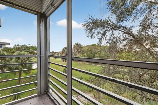 545 Oaks Lane 409, Pompano Beach, FL 33069