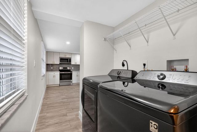 545 Oaks Lane 409, Pompano Beach, FL 33069