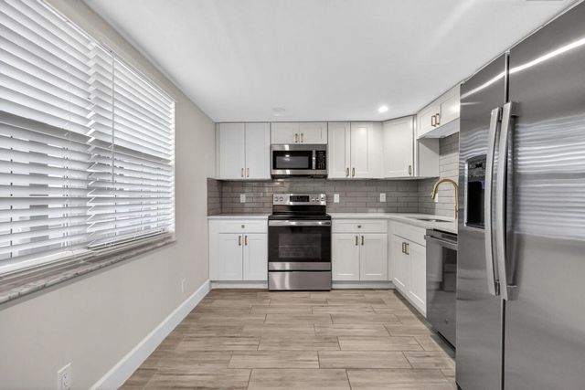 545 Oaks Lane 409, Pompano Beach, FL 33069