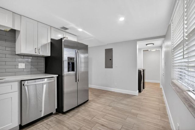 545 Oaks Lane 409, Pompano Beach, FL 33069