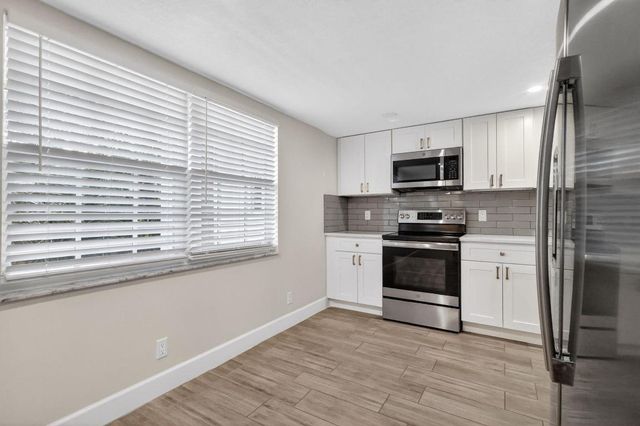 545 Oaks Lane 409, Pompano Beach, FL 33069