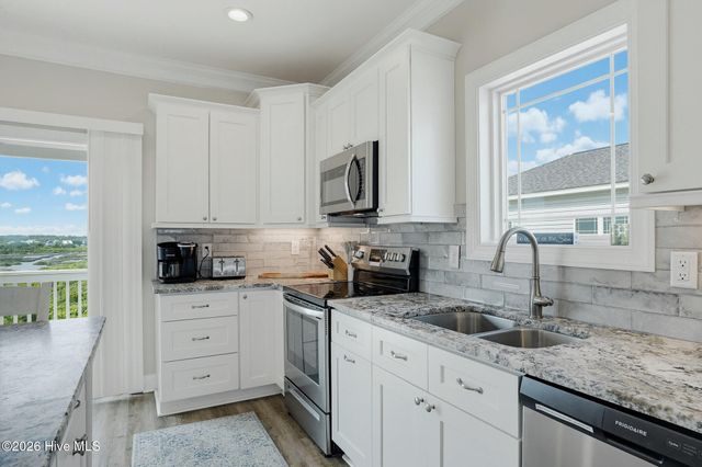 208 Goldsboro Drive, Sneads Ferry, NC 28460