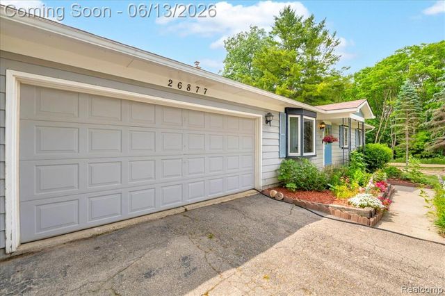 26877 N Dixboro Road, South Lyon, MI 48178