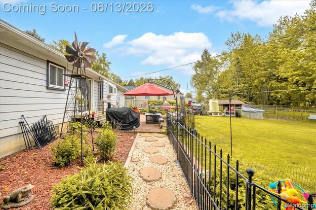 26877 N Dixboro Road, South Lyon, MI 48178