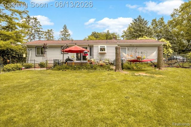 26877 N Dixboro Road, South Lyon, MI 48178