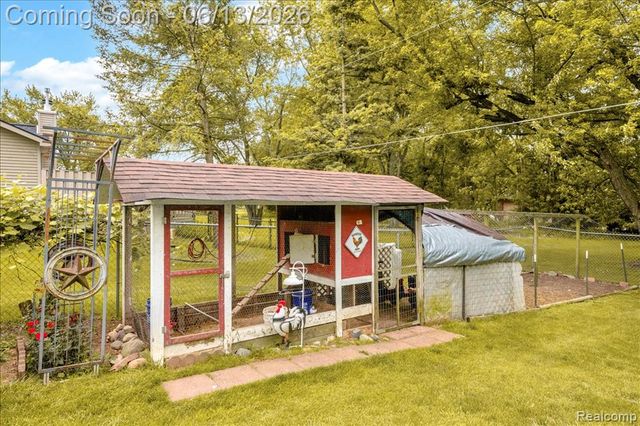 26877 N Dixboro Road, South Lyon, MI 48178