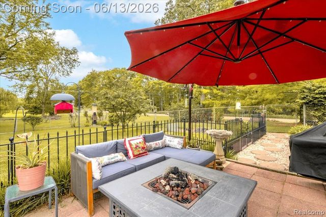 26877 N Dixboro Road, South Lyon, MI 48178
