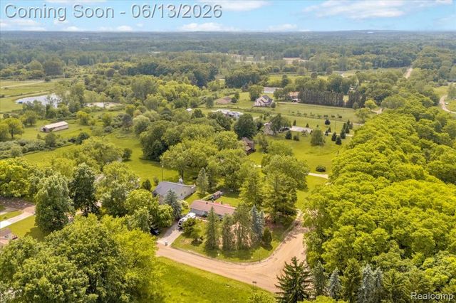 26877 N Dixboro Road, South Lyon, MI 48178