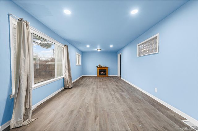 20290 Bradford Street, Detroit, MI 48205