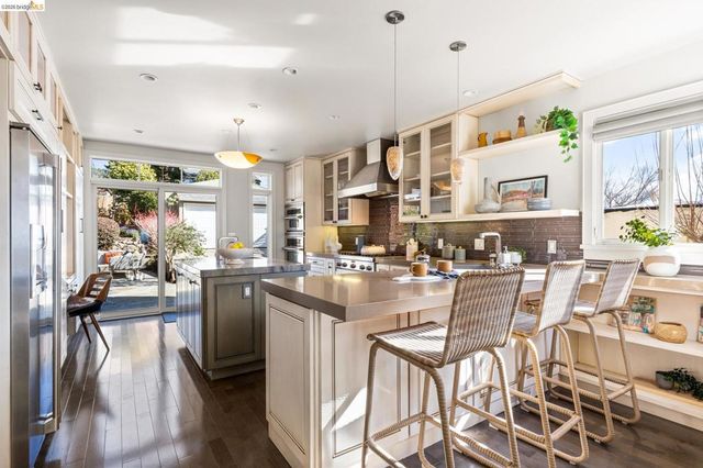 4452 4452 Davenport Ave, Oakland, CA 94619