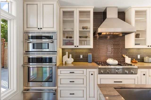 4452 4452 Davenport Ave, Oakland, CA 94619