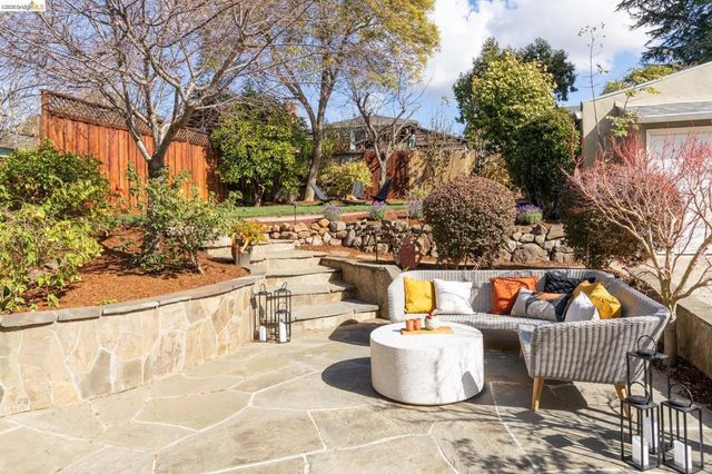 4452 4452 Davenport Ave, Oakland, CA 94619