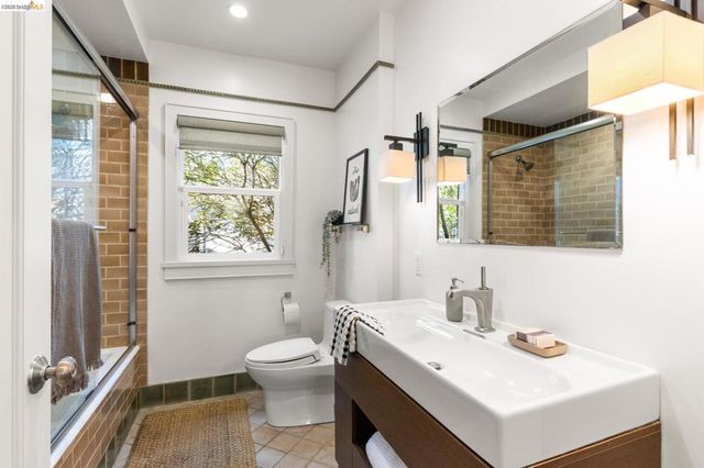 4452 4452 Davenport Ave, Oakland, CA 94619