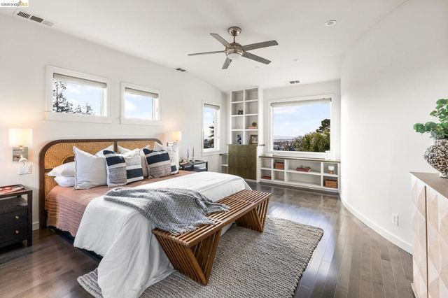 4452 4452 Davenport Ave, Oakland, CA 94619