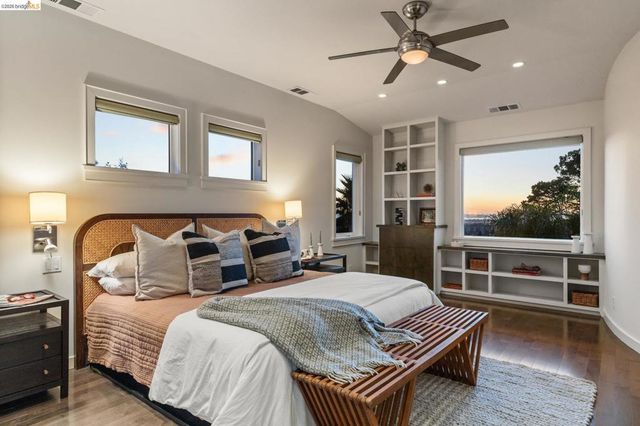 4452 4452 Davenport Ave, Oakland, CA 94619