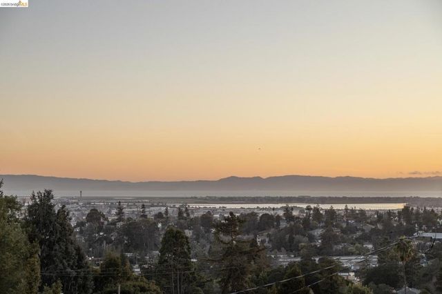 4452 4452 Davenport Ave, Oakland, CA 94619