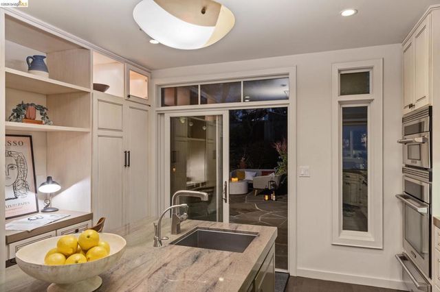 4452 4452 Davenport Ave, Oakland, CA 94619