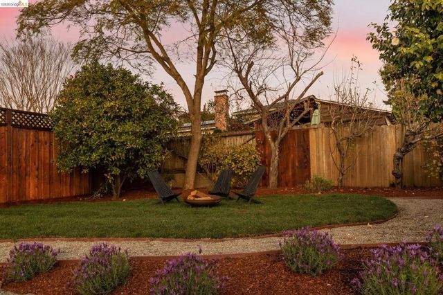 4452 4452 Davenport Ave, Oakland, CA 94619