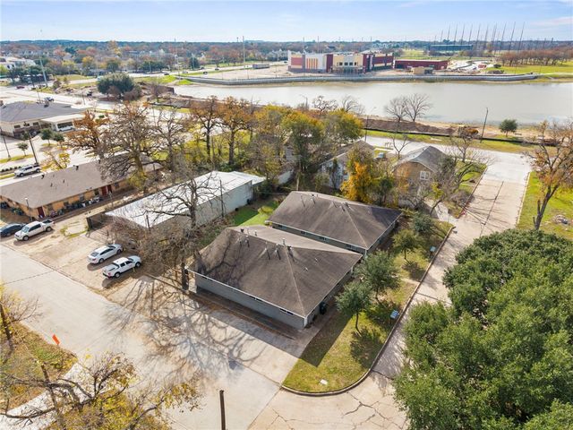 105-107 Davis, Bryan, TX 77801