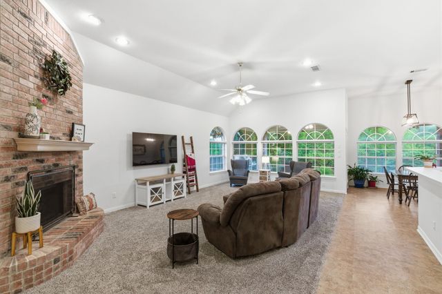 541 Crickett Way, Grand Prairie, TX 75052