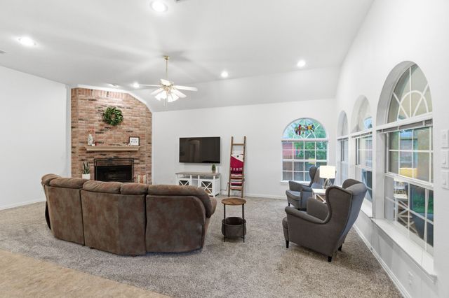 541 Crickett Way, Grand Prairie, TX 75052