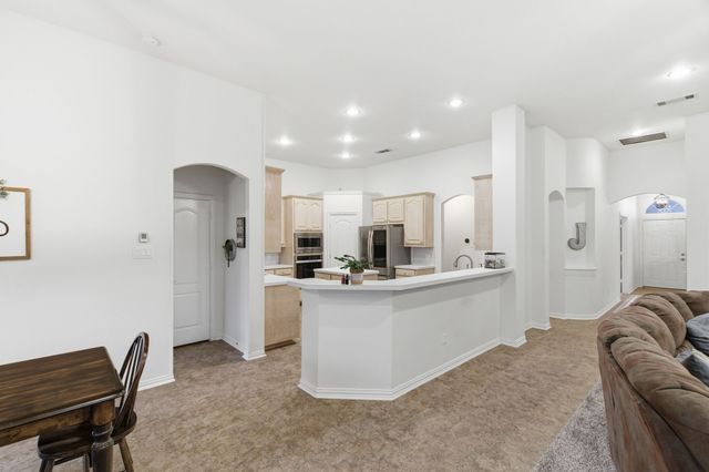 541 Crickett Way, Grand Prairie, TX 75052