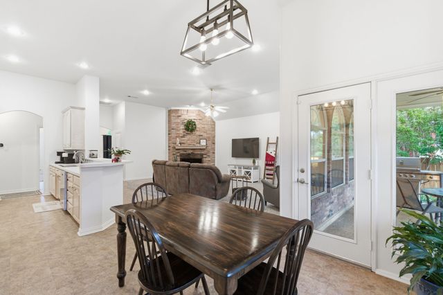 541 Crickett Way, Grand Prairie, TX 75052