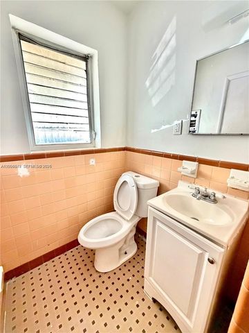 2041 Jackson Street 2, Hollywood, FL 33020