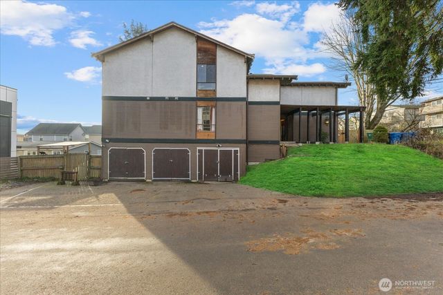 9256 Interlake Avenue N, Seattle, WA 98103