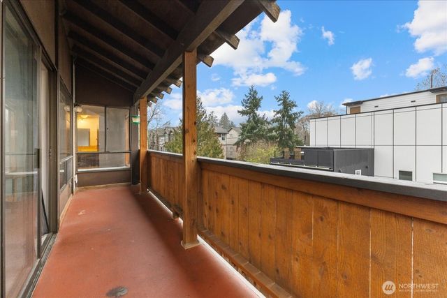 9256 Interlake Avenue N, Seattle, WA 98103