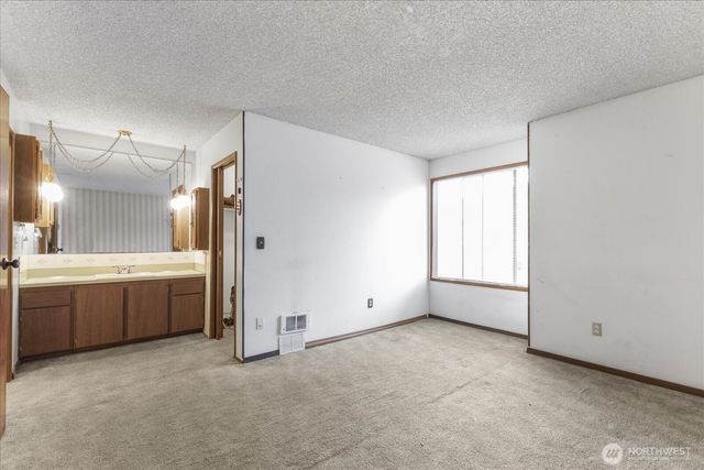 9256 Interlake Avenue N, Seattle, WA 98103