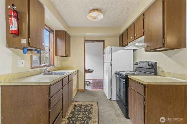 9256 Interlake Avenue N, Seattle, WA 98103