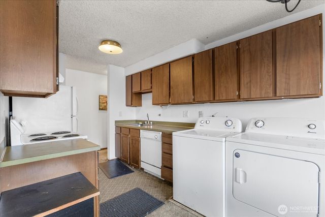 9256 Interlake Avenue N, Seattle, WA 98103