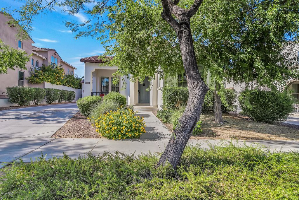 20754 W SUNRISE Court, Buckeye, AZ 85396 — photo 3
