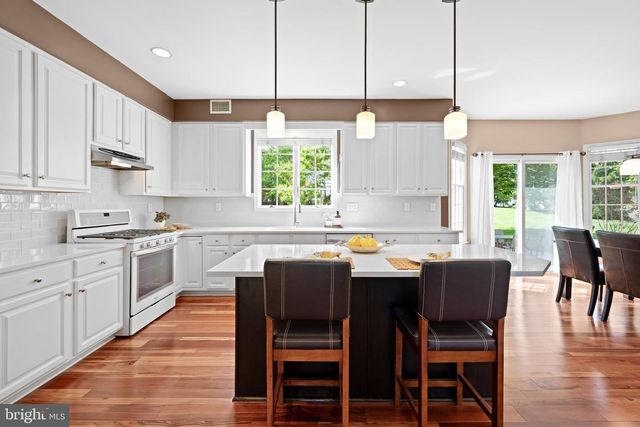 4 HASTINGS RD, Belle Mead, NJ 08502
