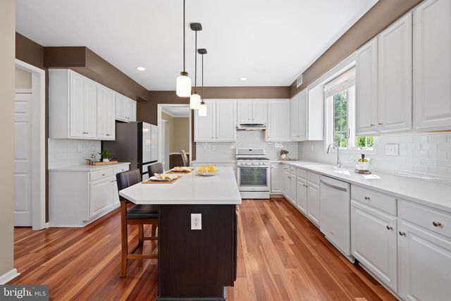 4 HASTINGS RD, Belle Mead, NJ 08502