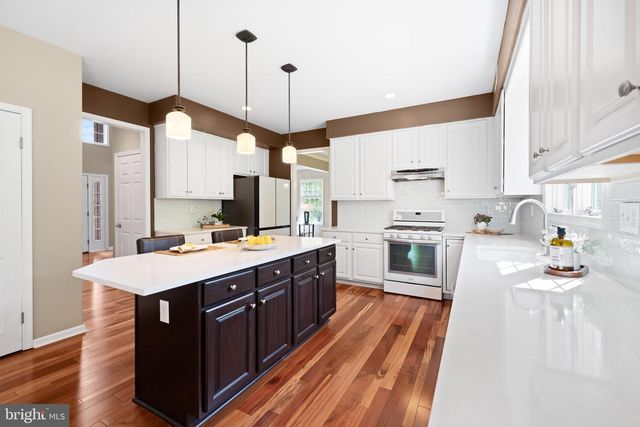 4 HASTINGS RD, Belle Mead, NJ 08502