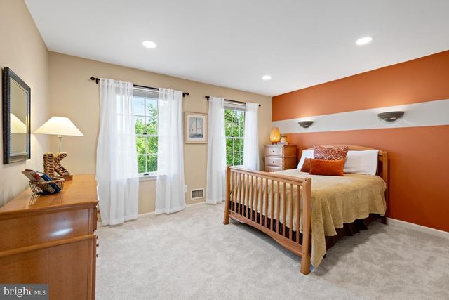 4 HASTINGS RD, Belle Mead, NJ 08502