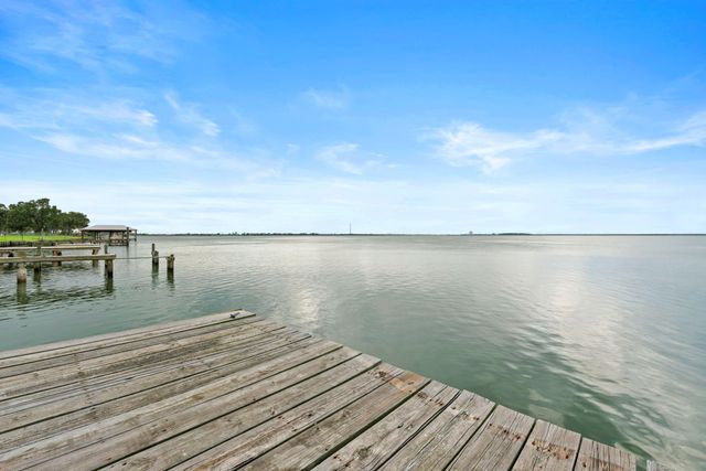 430 S Burnett Drive, Baytown, TX 77520