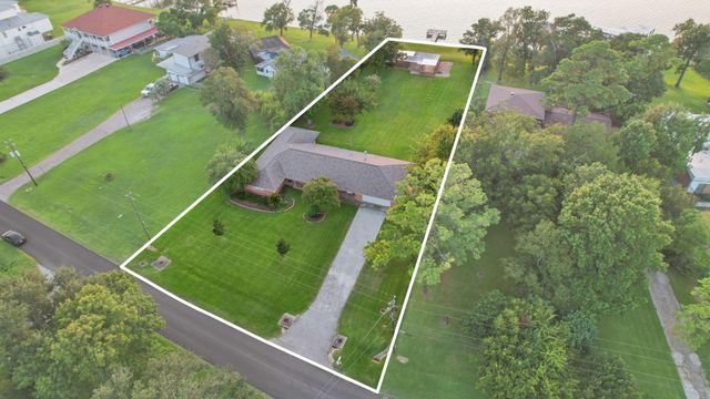 430 S Burnett Drive, Baytown, TX 77520