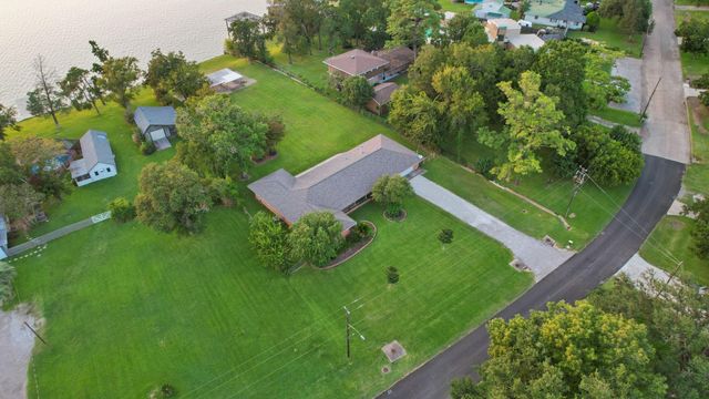 430 S Burnett Drive, Baytown, TX 77520