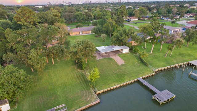 430 S Burnett Drive, Baytown, TX 77520