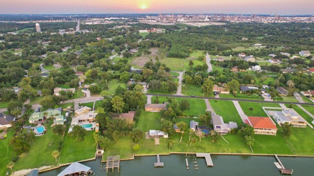 430 S Burnett Drive, Baytown, TX 77520