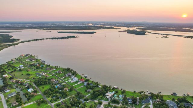 430 S Burnett Drive, Baytown, TX 77520