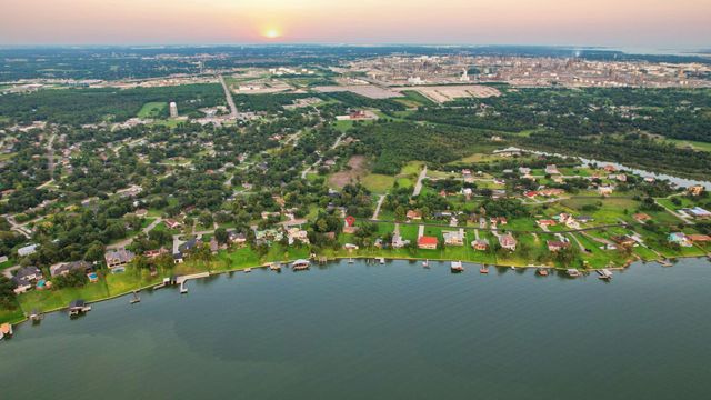 430 S Burnett Drive, Baytown, TX 77520